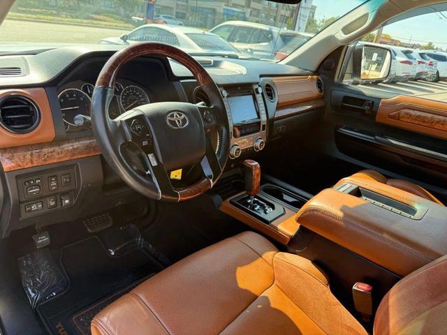 Photo of 2017 White Toyota Tundra
