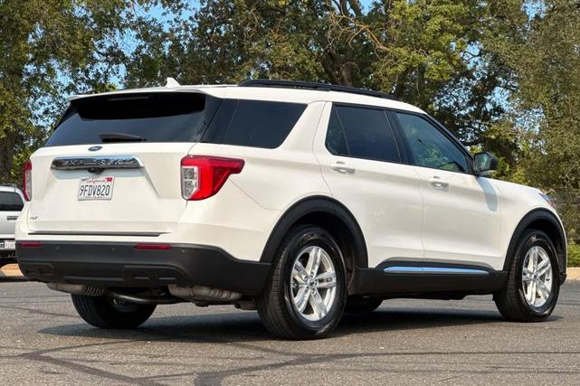 Photo of 2023 STAR WHITE MET TRI-COAT Ford Explorer