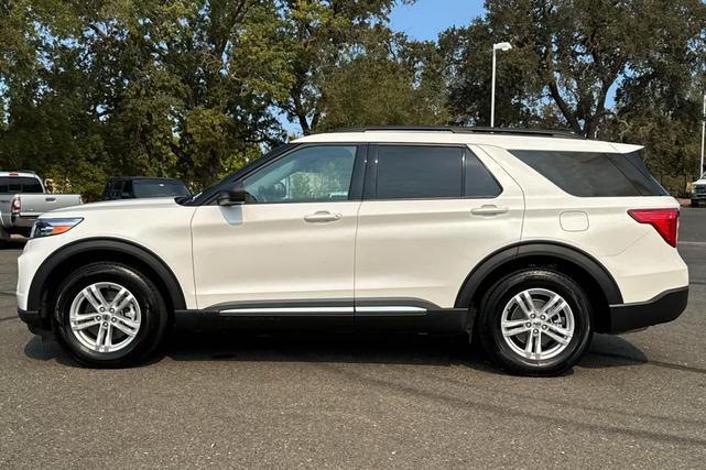 Photo of 2023 STAR WHITE MET TRI-COAT Ford Explorer