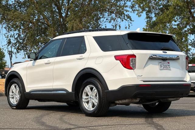 Photo of 2023 STAR WHITE MET TRI-COAT Ford Explorer