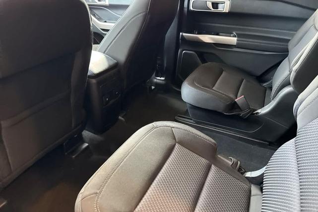 Photo of 2023 STAR WHITE MET TRI-COAT Ford Explorer