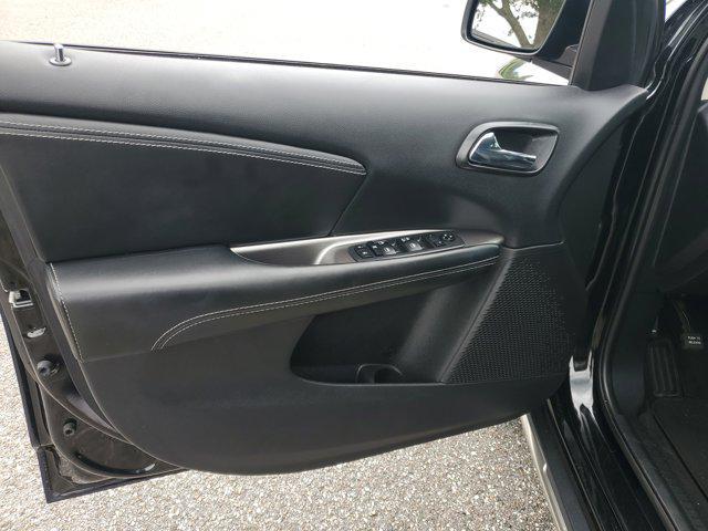 Photo of 2019 Pitch Black Clearcoat Dodge Journey