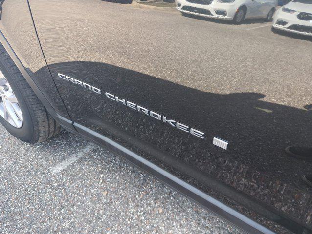 Photo of 2022 Rocky Mountain Pearlcoat Jeep Grand Cherokee L