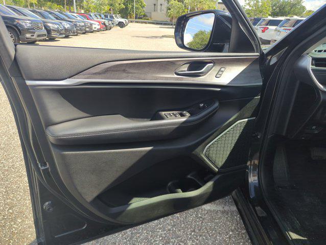 Photo of 2022 Rocky Mountain Pearlcoat Jeep Grand Cherokee L