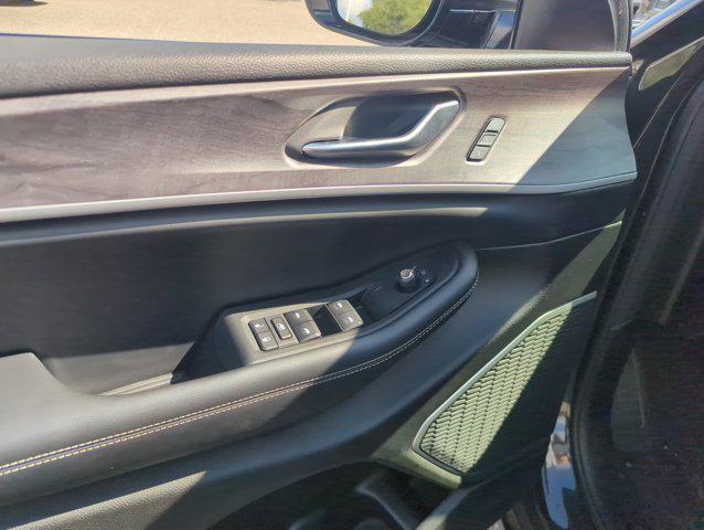 Photo of 2022 Rocky Mountain Pearlcoat Jeep Grand Cherokee L