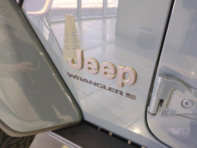 Photo of 2025 Anvil Clearcoat Jeep Wrangler