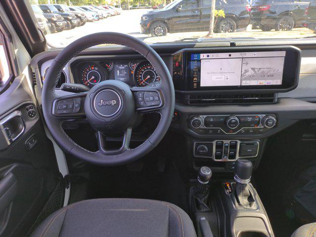 Photo of 2025 Bright White Clearcoat Jeep Gladiator