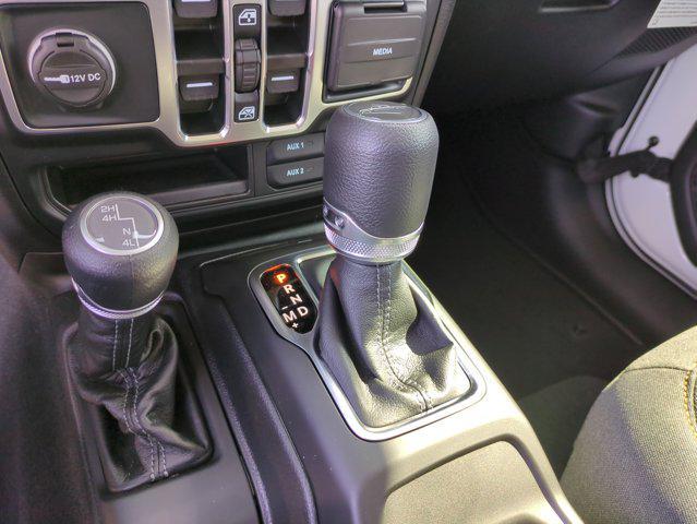 Photo of 2025 Bright White Clearcoat Jeep Gladiator