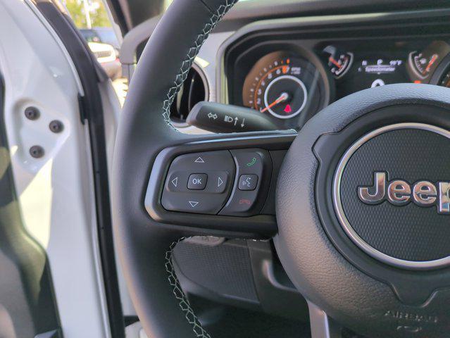 Photo of 2025 Bright White Clearcoat Jeep Gladiator