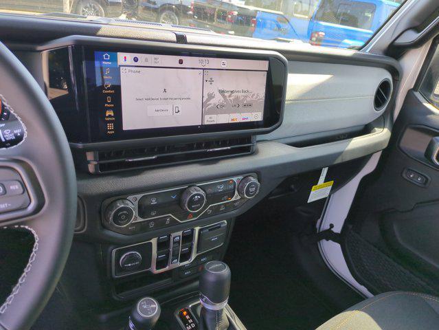 Photo of 2025 Bright White Clearcoat Jeep Gladiator