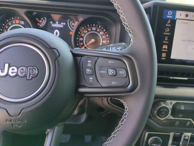 Photo of 2025 Bright White Clearcoat Jeep Gladiator