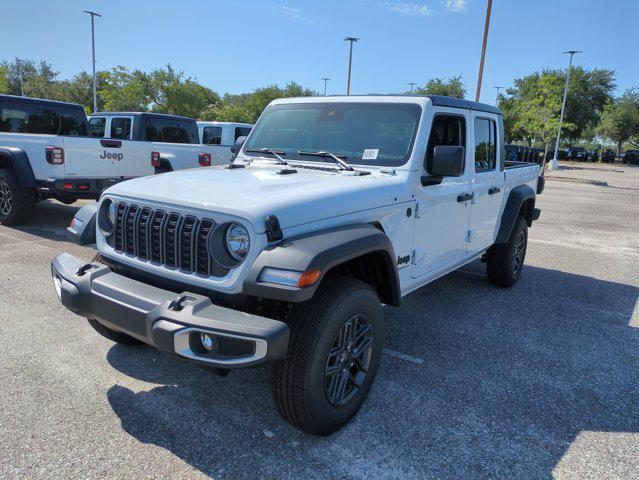 Photo of 2025 Bright White Clearcoat Jeep Gladiator