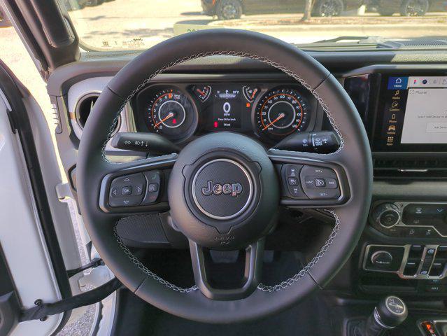 Photo of 2025 Bright White Clearcoat Jeep Gladiator