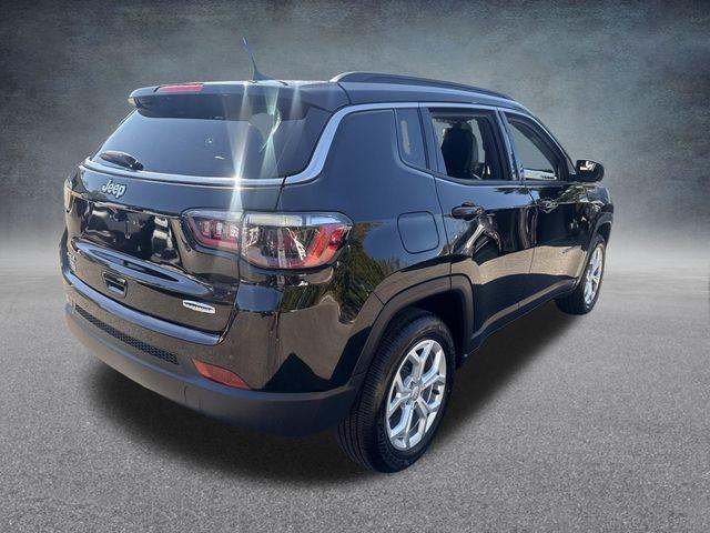 Photo of 2024 Diamond Black Jeep Compass