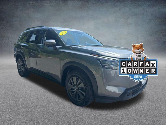 Photo of 2022 Gun Metallic Nissan Pathfinder