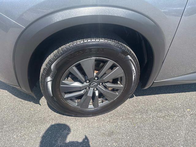Photo of 2022 Gun Metallic Nissan Pathfinder
