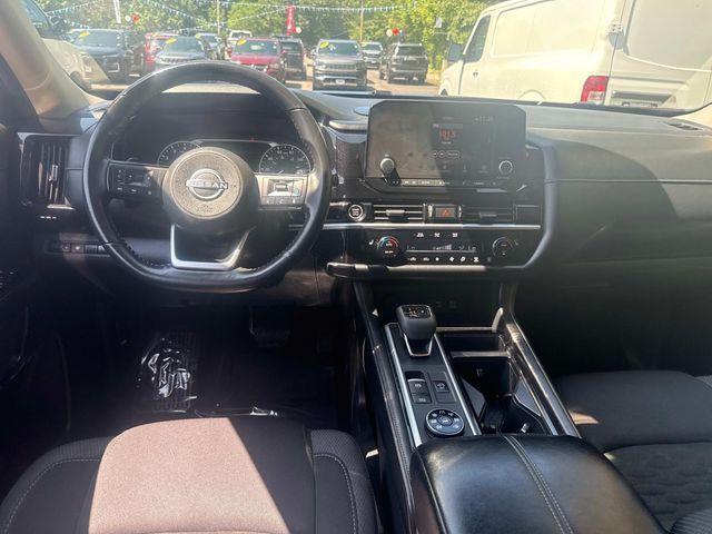 Photo of 2022 Gun Metallic Nissan Pathfinder