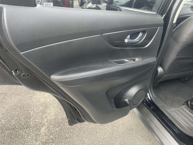 Photo of 2018 Magnetic Black Nissan Rogue
