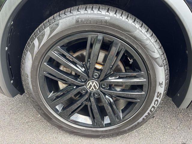 Photo of 2022 Deep Black Pearl Effect Volkswagen Tiguan