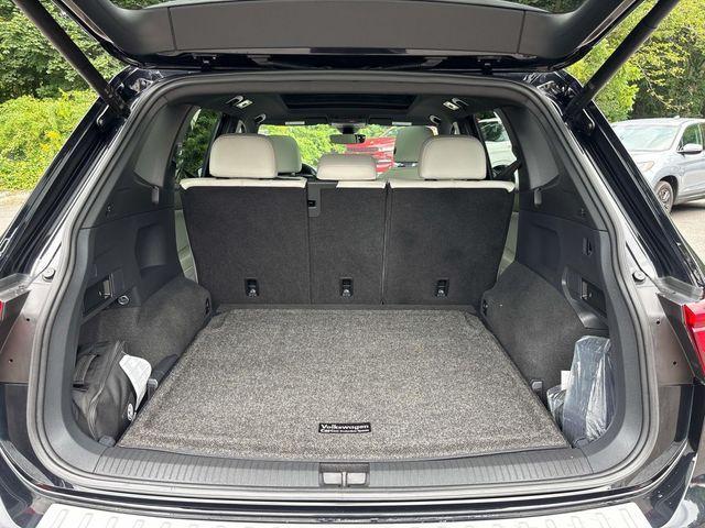 Photo of 2022 Deep Black Pearl Effect Volkswagen Tiguan