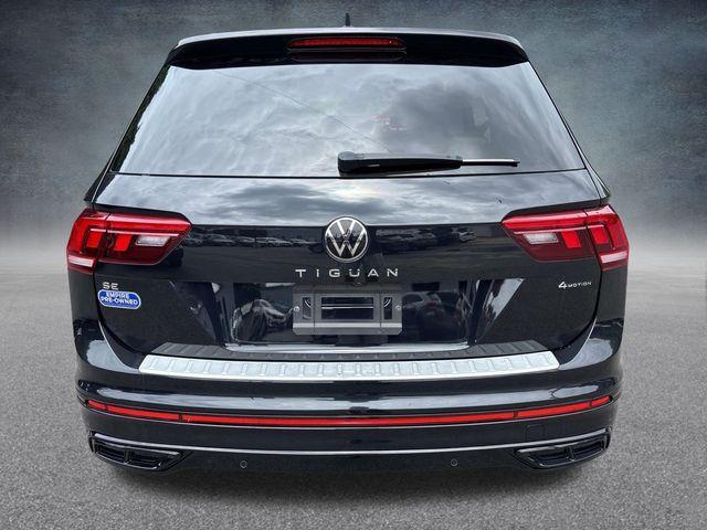 Photo of 2022 Deep Black Pearl Effect Volkswagen Tiguan