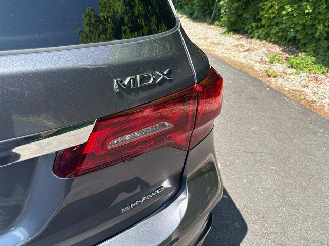 Photo of 2019 Gray Acura MDX