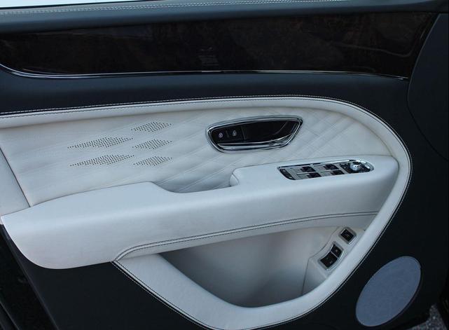 Photo of 2024 Green Bentley Bentayga