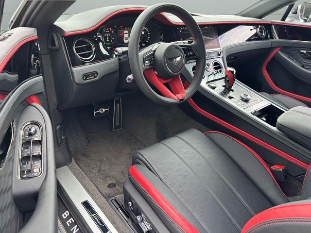 Photo of 2025 Moonbeam Bentley Continental GT