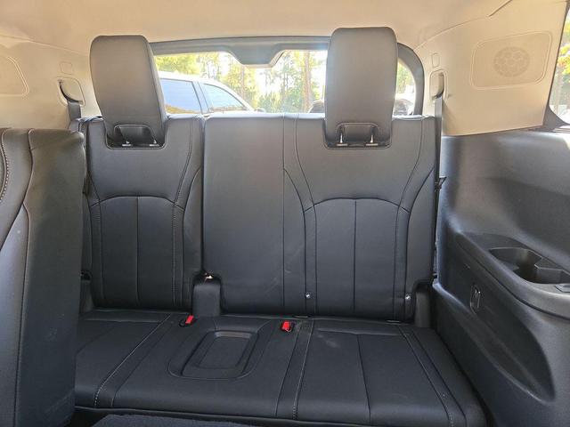 Photo of 2023 Majestic White INFINITI QX60