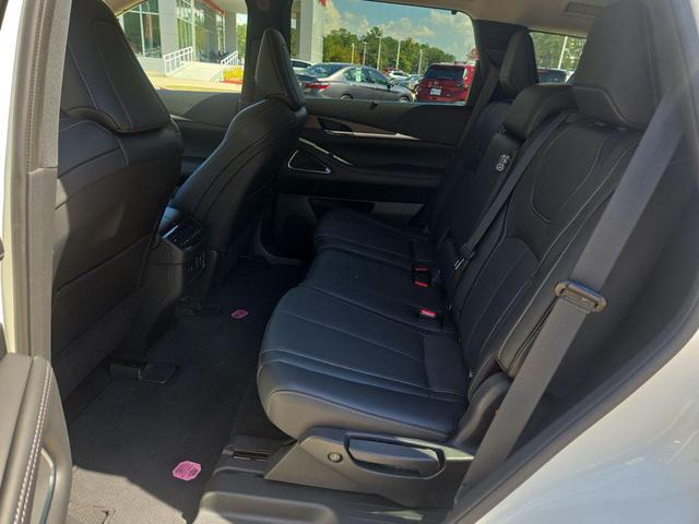 Photo of 2023 Majestic White INFINITI QX60
