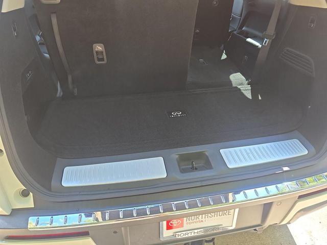 Photo of 2023 Majestic White INFINITI QX60