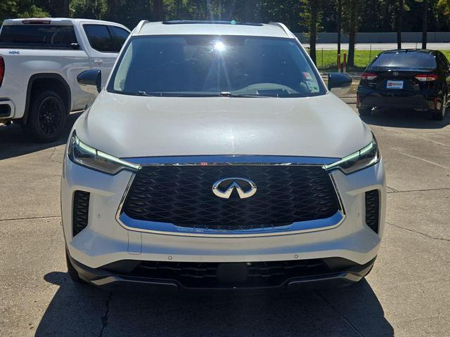 Photo of 2023 Majestic White INFINITI QX60