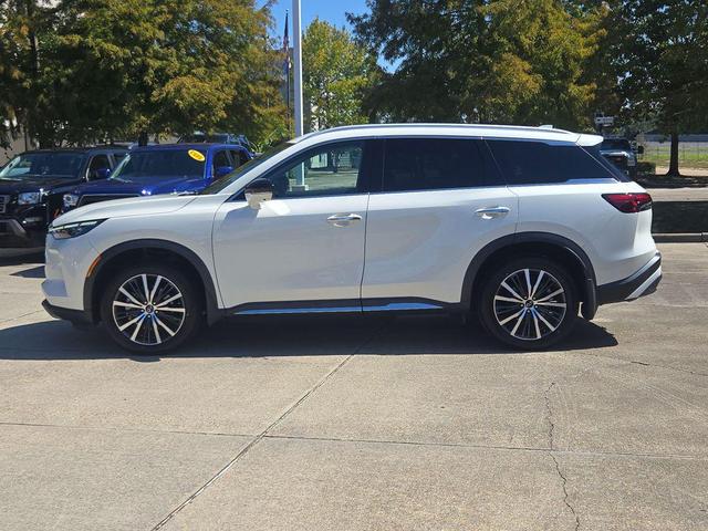 Photo of 2023 Majestic White INFINITI QX60