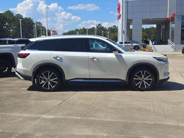 Photo of 2023 Majestic White INFINITI QX60