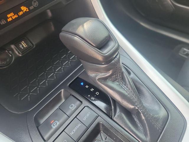 Photo of 2024 Ice Cap Toyota RAV4