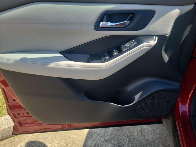 Photo of 2023 Scarlet Ember Tintcoat Nissan Rogue