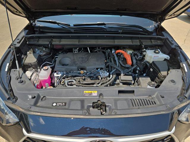 Photo of 2025 Midnight Black Metallic Toyota Highlander Hybrid