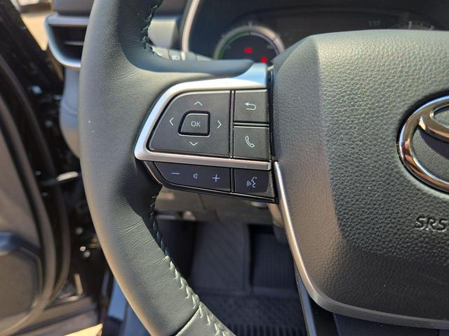 Photo of 2025 Midnight Black Metallic Toyota Highlander Hybrid