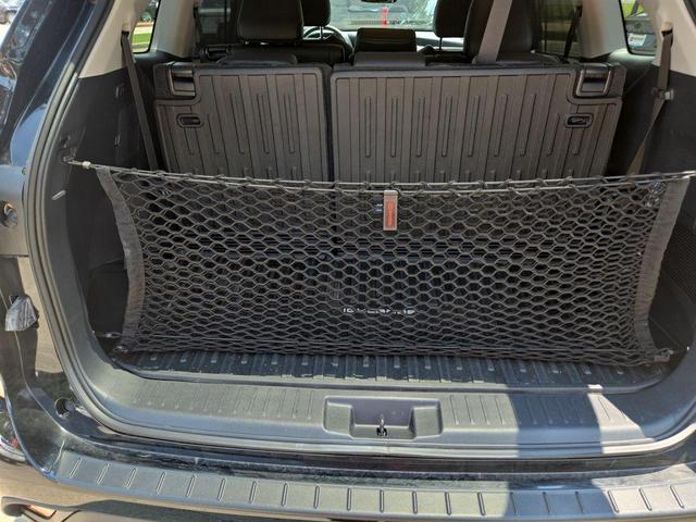 Photo of 2025 Midnight Black Metallic Toyota Highlander Hybrid