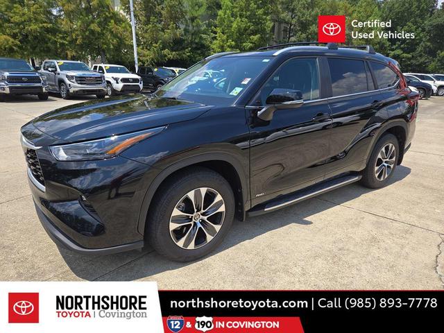 Photo of 2025 Midnight Black Metallic Toyota Highlander Hybrid