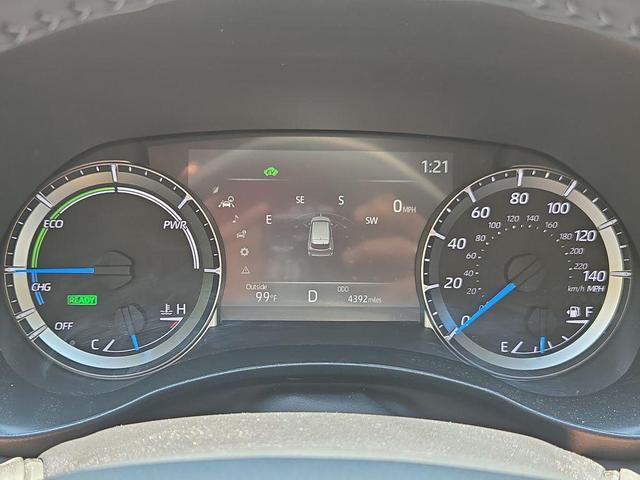 Photo of 2025 Midnight Black Metallic Toyota Highlander Hybrid