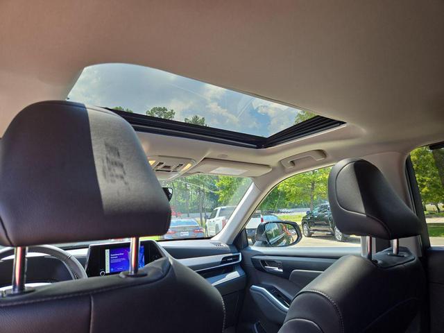 Photo of 2025 Midnight Black Metallic Toyota Highlander Hybrid
