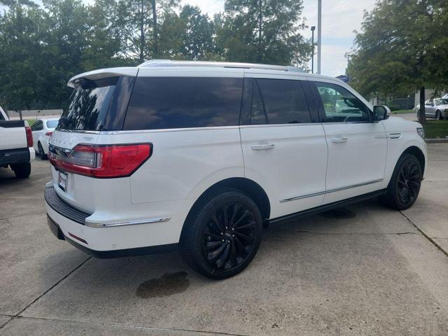 Photo of 2021 White Lincoln Navigator