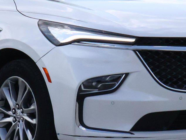 Photo of 2024 White Frost Tricoat Buick Enclave