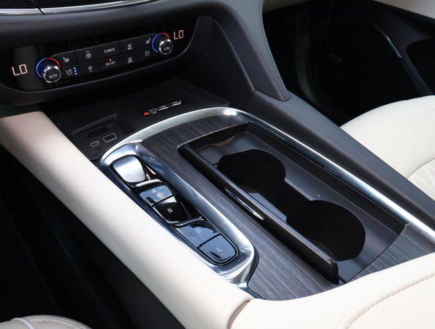 Photo of 2024 White Frost Tricoat Buick Enclave