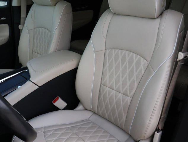 Photo of 2024 White Frost Tricoat Buick Enclave