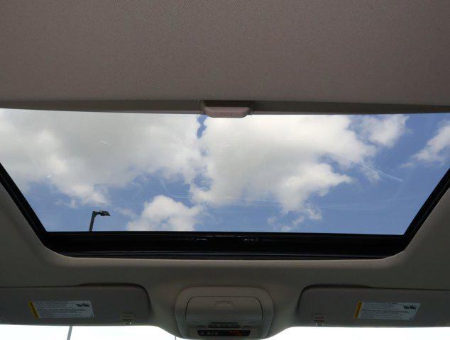 Photo of 2024 White Frost Tricoat Buick Enclave
