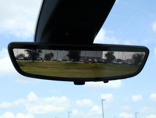 Photo of 2024 White Frost Tricoat Buick Enclave