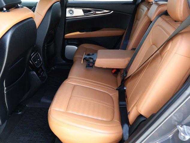 Photo of 2022 Chroma Caviar Dark Gray Metallic Clearcoat Lincoln Nautilus