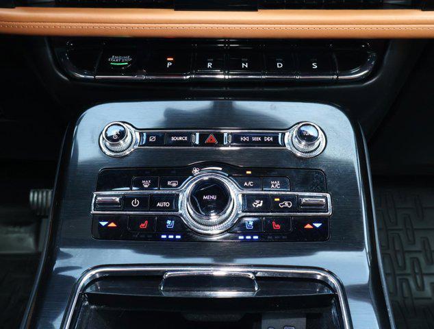 Photo of 2022 Chroma Caviar Dark Gray Metallic Clearcoat Lincoln Nautilus